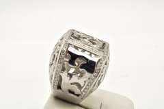 UNIQUE 18 KT WHITE GOLD DIAMOND RING