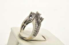 LADIES 14 KT WHITE GOLD DIAMOND RING