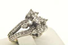 LADIES 14 KT WHITE GOLD DIAMOND RING
