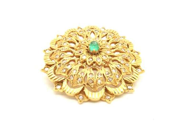 18 KT GOLD EMERALD AND DIAMOND BROOCH