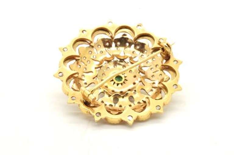 18 KT GOLD EMERALD AND DIAMOND BROOCH