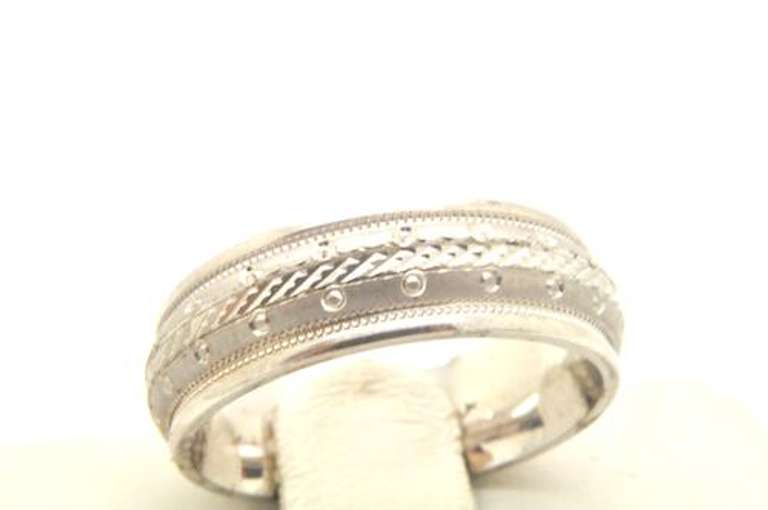 14 KT WHITE GOLD LADIES WEDDING BAND