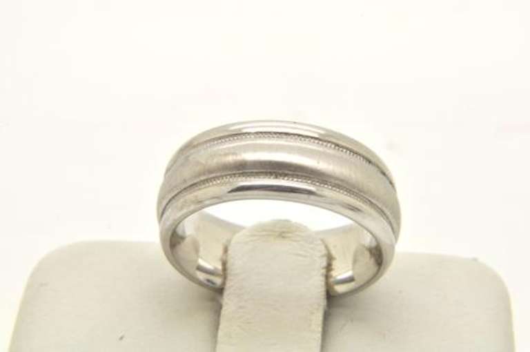 LADIES 14 KT WHITE GOLD BRAND NEW WEDDING BAND