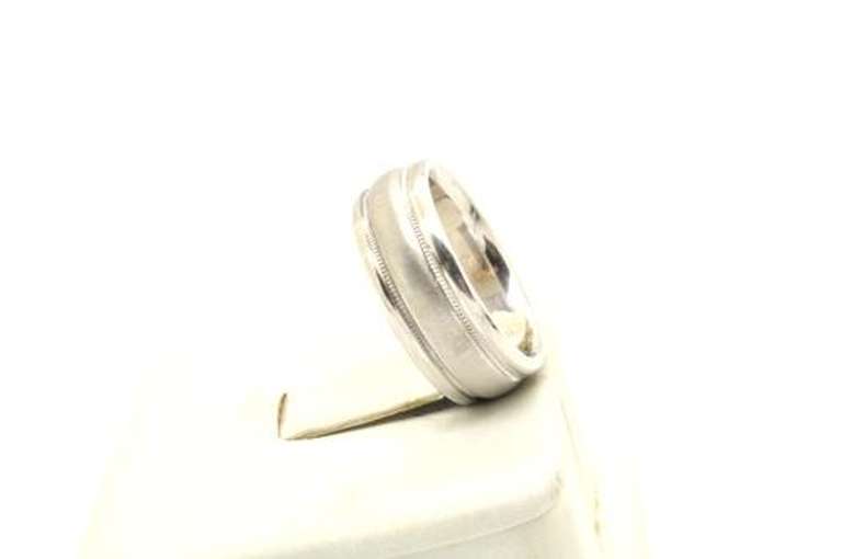 LADIES 14 KT WHITE GOLD BRAND NEW WEDDING BAND