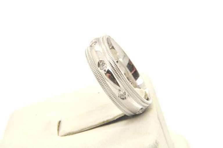 LADIES 14 KT DIAMOND BAND