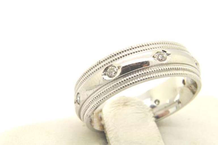 LADIES 14 KT DIAMOND BAND