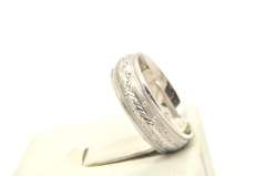 14 KT WHITE GOLD LADIES WEDDING BAND