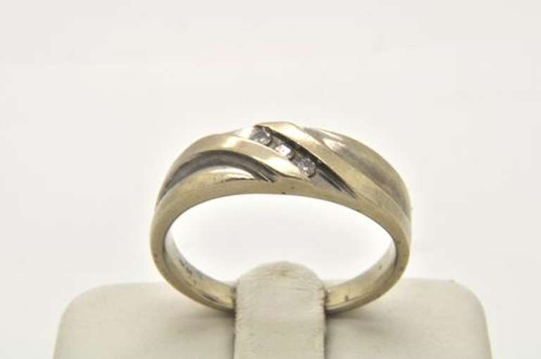 MENS 10 KT WHITE GOLD DIAMOND RING