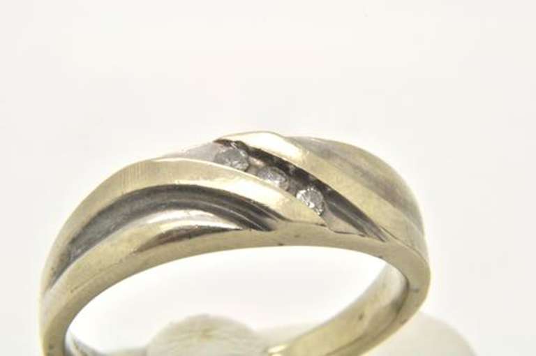 MENS 10 KT WHITE GOLD DIAMOND RING
