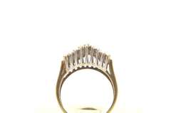 LADIES 10 KT GOLD DIAMOND PYRAMID RING