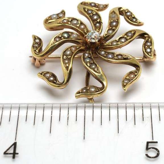 Vintage Diamond & Pearl Pin in 14KT Yellow Gold