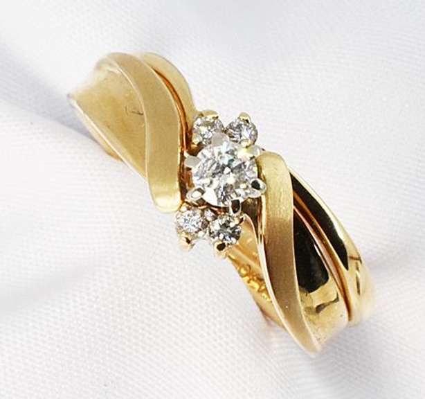 Graceful .28 Ct. TW Dia. 14K Wedding Ring Set