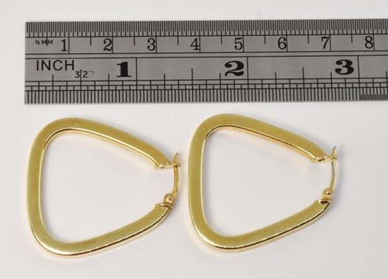 Fashionable Squared Hoop Earrings in 14K