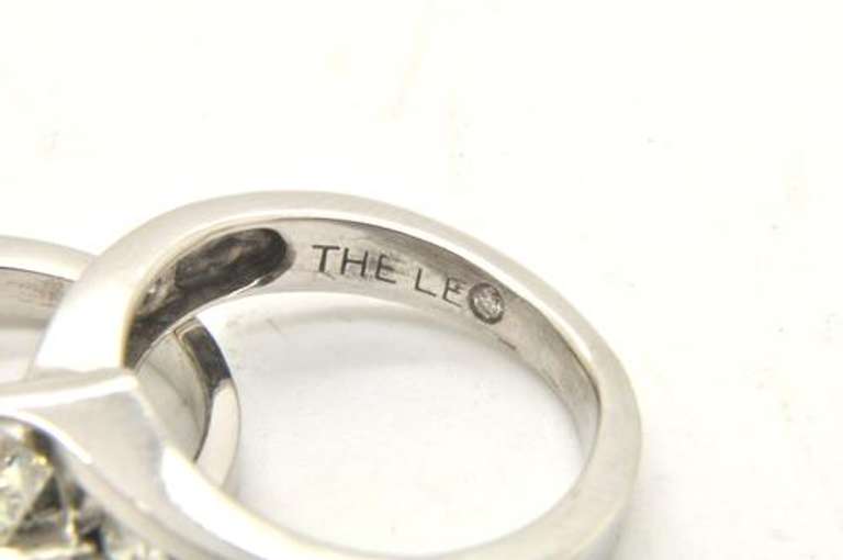 LADIES 14 KT WHITE GOLD LEO DIAMOND SET