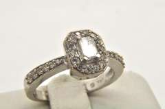 LADIES 14 KT WHITE GOLD DIAMOND RING