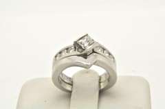 LADIES 14 KT WHITE GOLD LEO DIAMOND SET