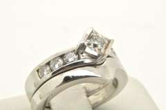 LADIES 14 KT WHITE GOLD LEO DIAMOND SET