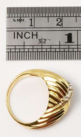 Stylish Diamond Rig in 14K Yellow Gold