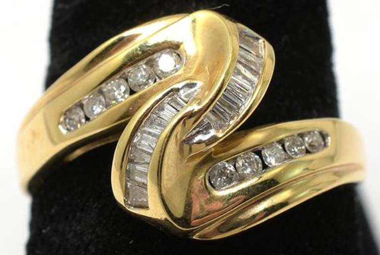 Multi-Diamond Band Ring in 14KT