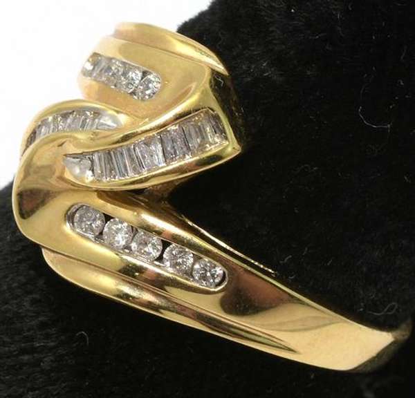 Multi-Diamond Band Ring in 14KT