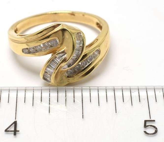 Multi-Diamond Band Ring in 14KT