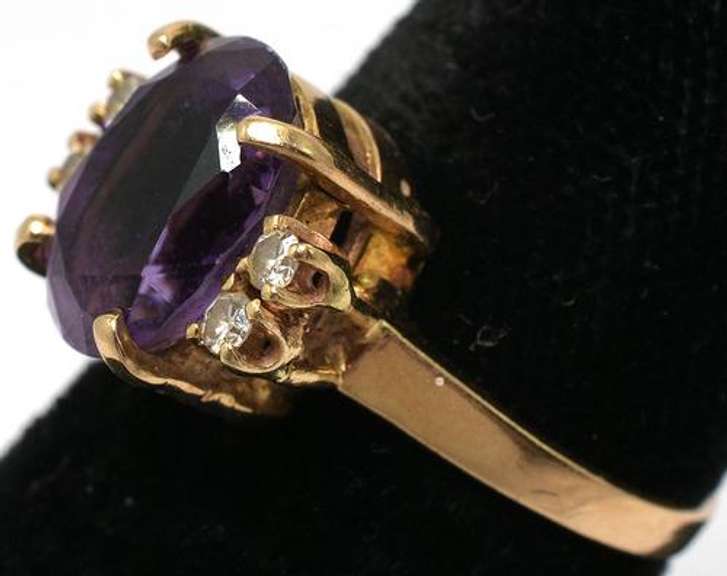 Amethyst & Diamond Ring in 14KT