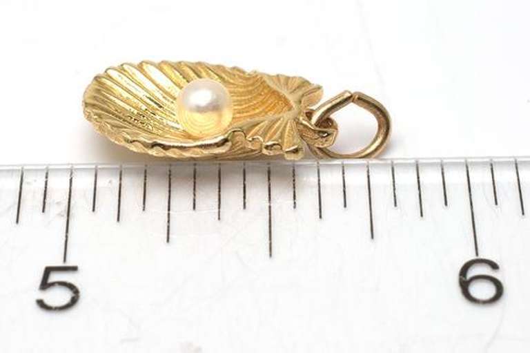 Lovely 14KT Pearl Shell Pendant