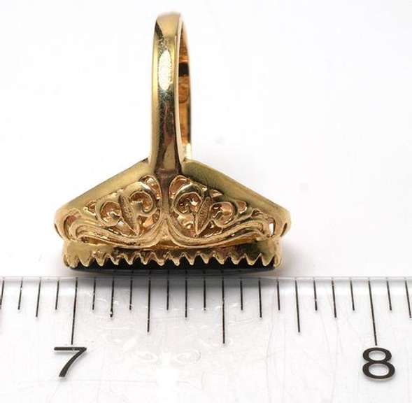 Beautiful Onyx Vintage Ring in Gold