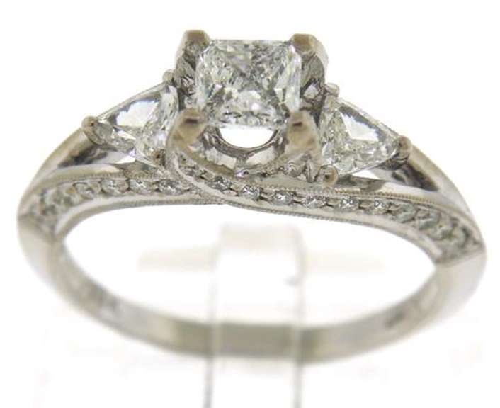 Glamorous 18kt WG Princess Cut Engagement Ring