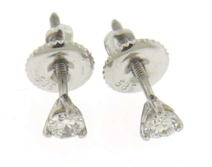 Classic 14kt White Gold Diamond Stud Earrings