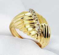 Stylish Diamond Rig in 14K Yellow Gold