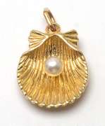 Lovely 14KT Pearl Shell Pendant