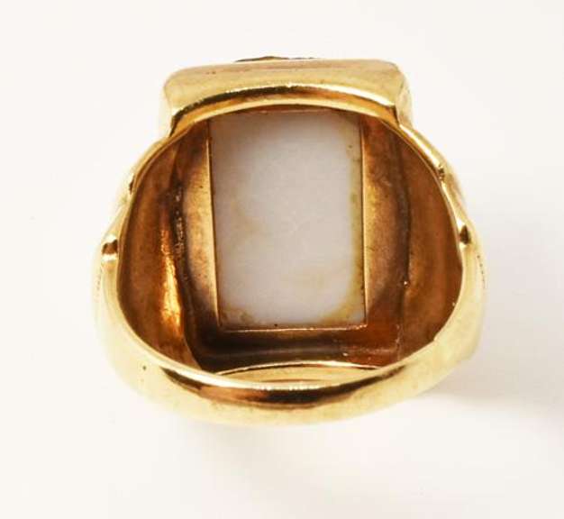 Vintage Carved Agate & Gold Unisex Ring
