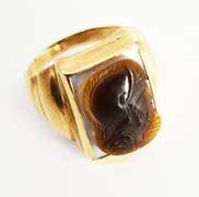 Vintage Carved Agate & Gold Unisex Ring