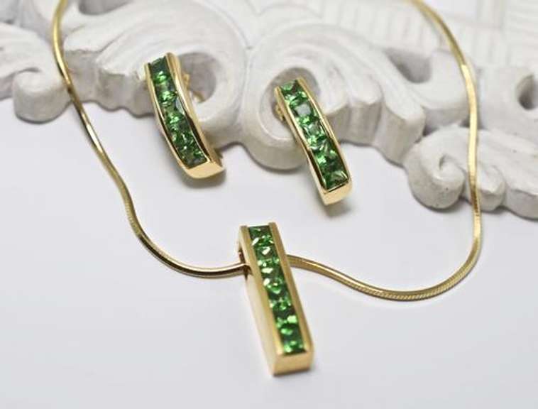 Unusual Tsavorite Garnet 18K Necklace and Earrings Suite