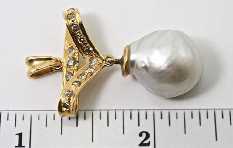 Feminine 18K Baroque Pearl Pendant