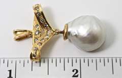 Feminine 18K Baroque Pearl Pendant