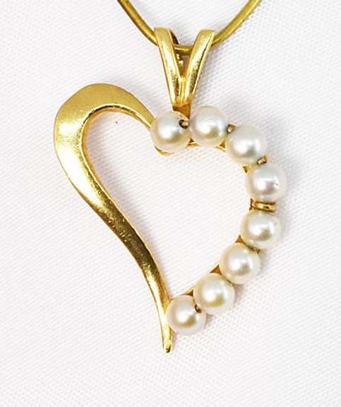 Feminine 14k Heart with Pearls