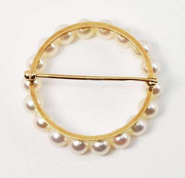 Lustrous Pearl Circle Brooch