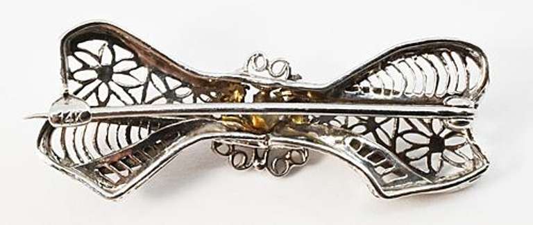 Sweet White Gold Filigree Bow Brooch