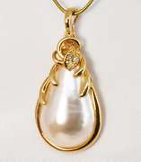 Stylish Pear Shaped Mobe Pearl Pendant
