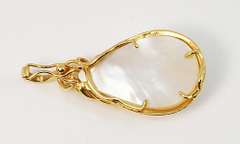 Stylish Pear Shaped Mobe Pearl Pendant