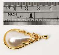 Stylish Pear Shaped Mobe Pearl Pendant