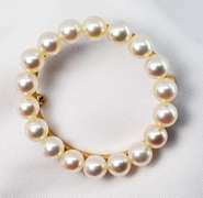 Lustrous Pearl Circle Brooch