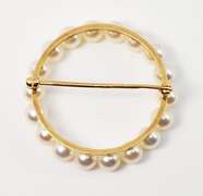 Lustrous Pearl Circle Brooch