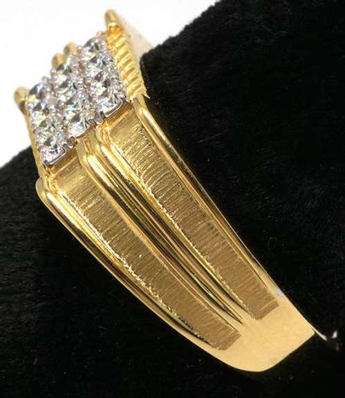 Men's Sleek Diamond Ring in 18KT