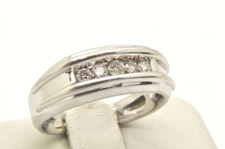 MENS 14 KT WHITE GOLD DIAMOND BAND