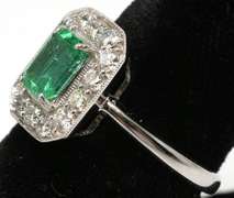 Dazzling Emerald & Diamond Ring, 18KT
