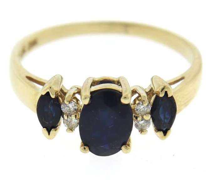 Pretty Blue Sapphire Diamond Accent Ring