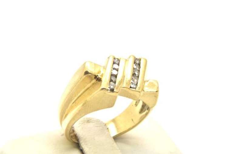 MENS 14 KT GOLD DIAMOND RING